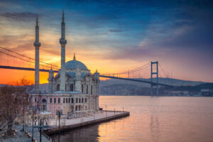 swixer-production- service-turkey-mosque-in-front-of-bridge